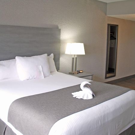 Ramada By Wyndham Edmonton Yellowhead Nw Esterno foto