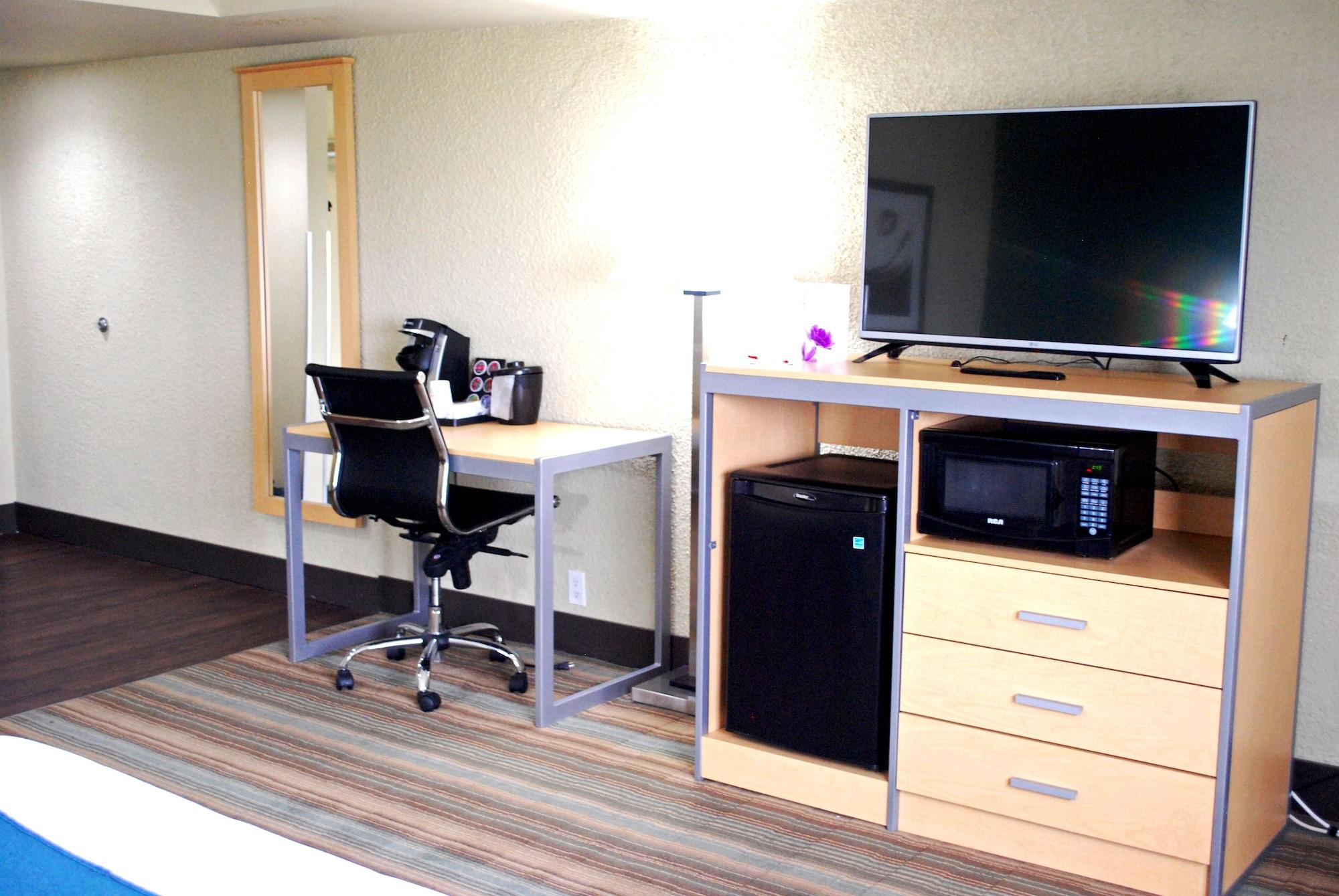 Ramada By Wyndham Edmonton Yellowhead Nw Esterno foto