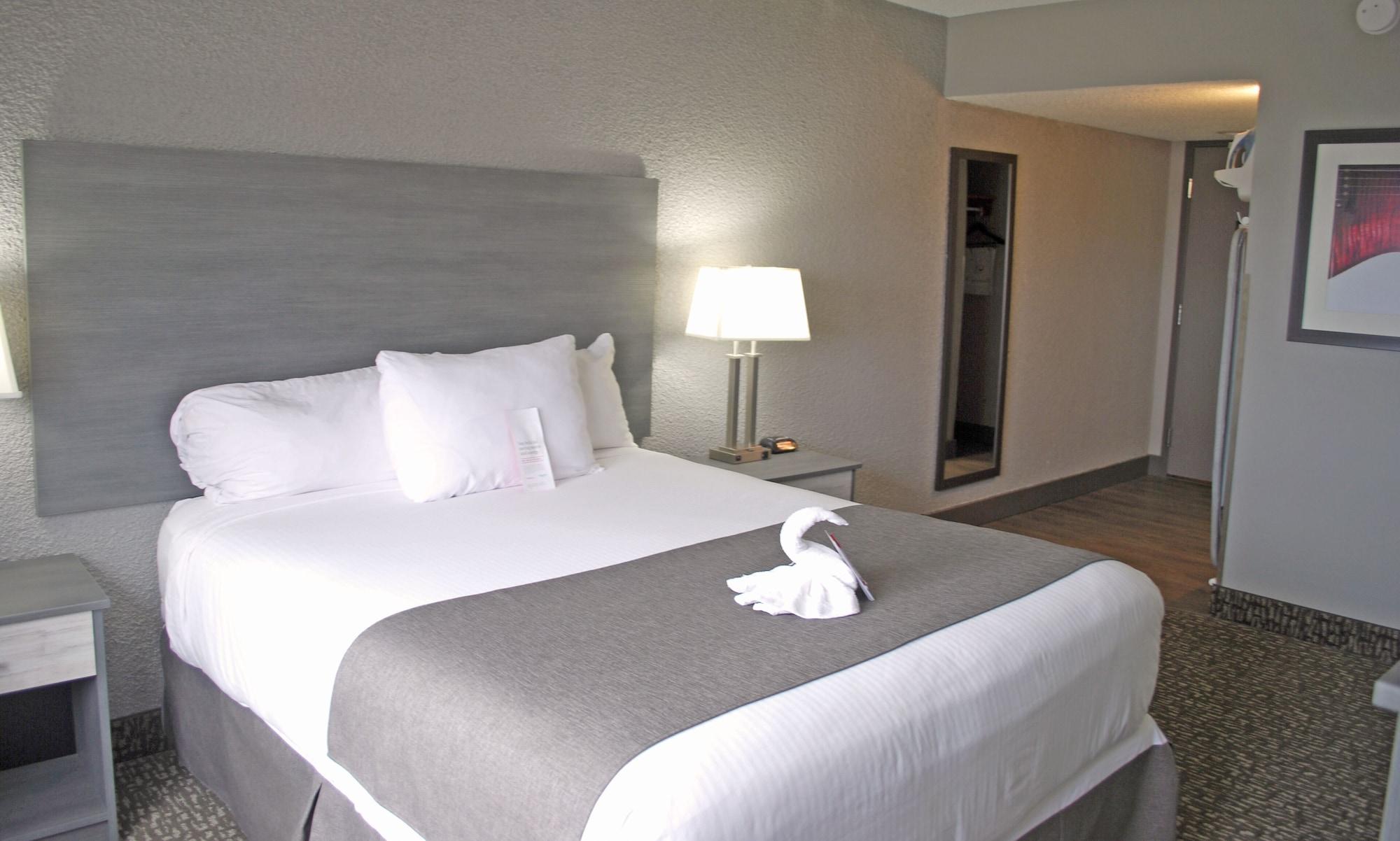 Ramada By Wyndham Edmonton Yellowhead Nw Esterno foto
