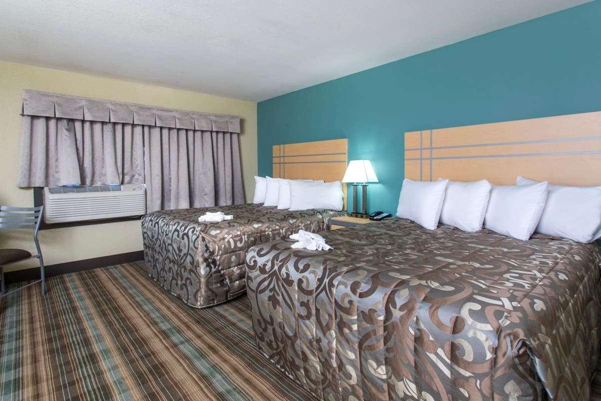 Ramada By Wyndham Edmonton Yellowhead Nw Esterno foto