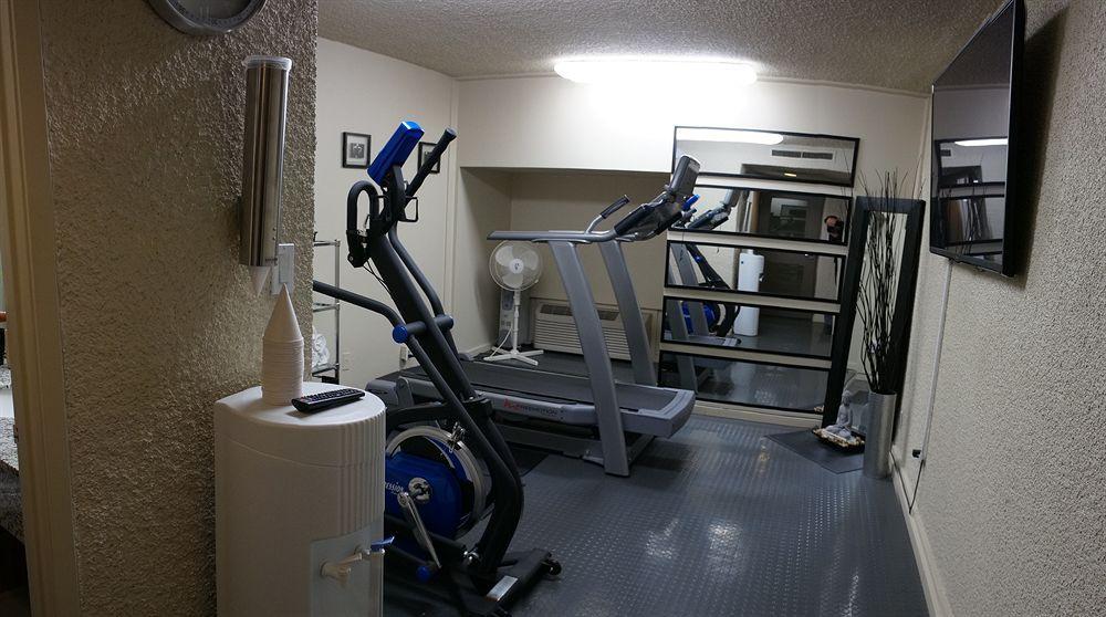 Ramada By Wyndham Edmonton Yellowhead Nw Esterno foto