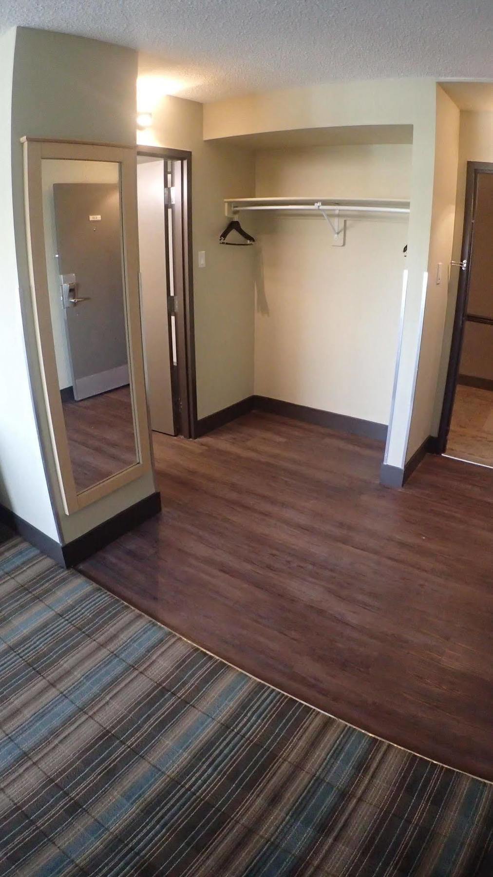 Ramada By Wyndham Edmonton Yellowhead Nw Esterno foto