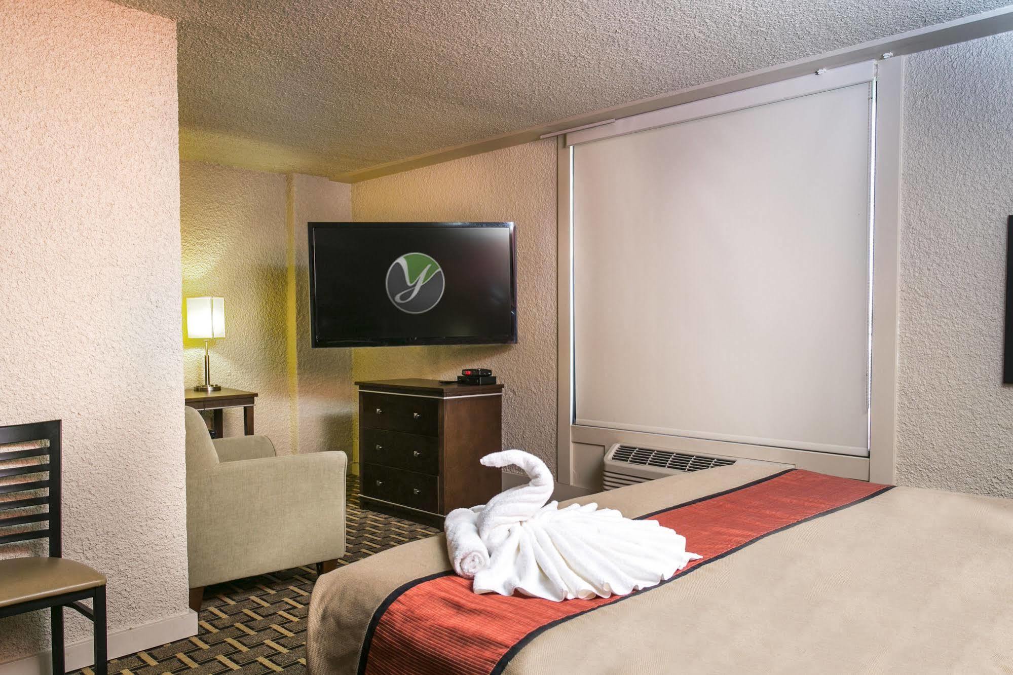 Ramada By Wyndham Edmonton Yellowhead Nw Esterno foto