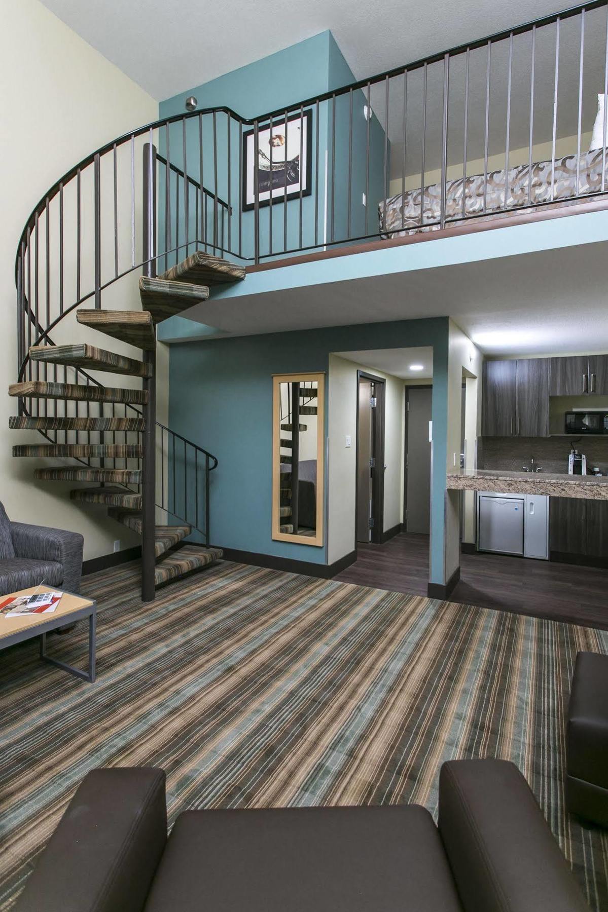 Ramada By Wyndham Edmonton Yellowhead Nw Esterno foto