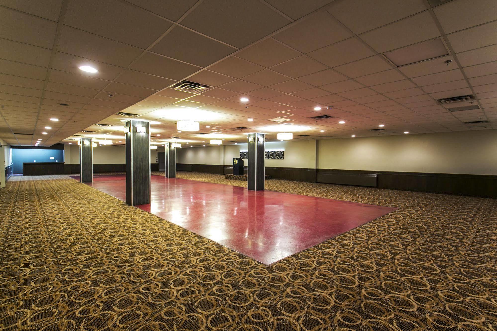 Ramada By Wyndham Edmonton Yellowhead Nw Esterno foto