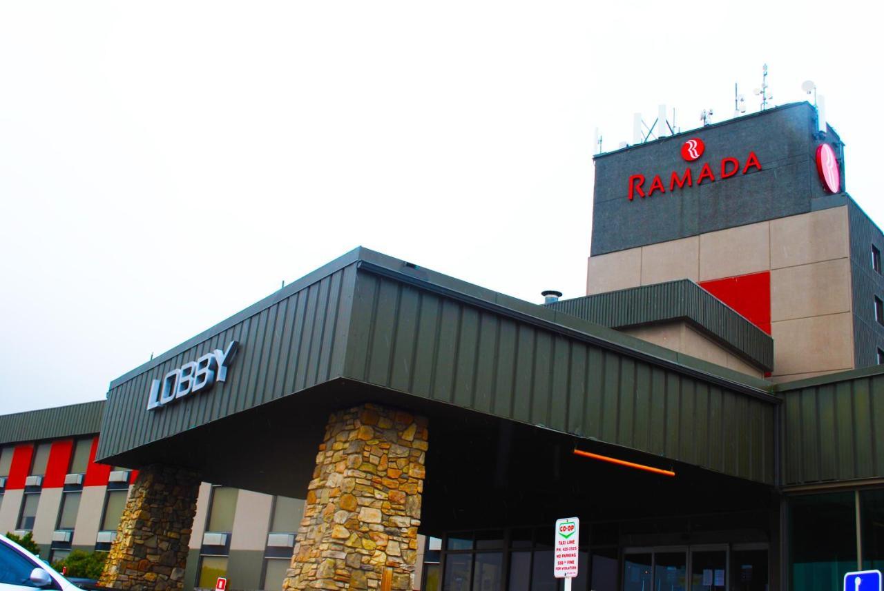 Ramada By Wyndham Edmonton Yellowhead Nw Esterno foto